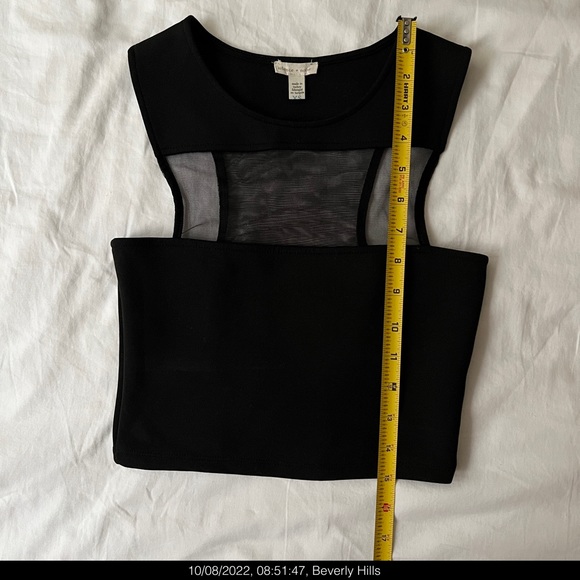 SOLD ♏️ Crop Top Bundle - Picture 3 of 9